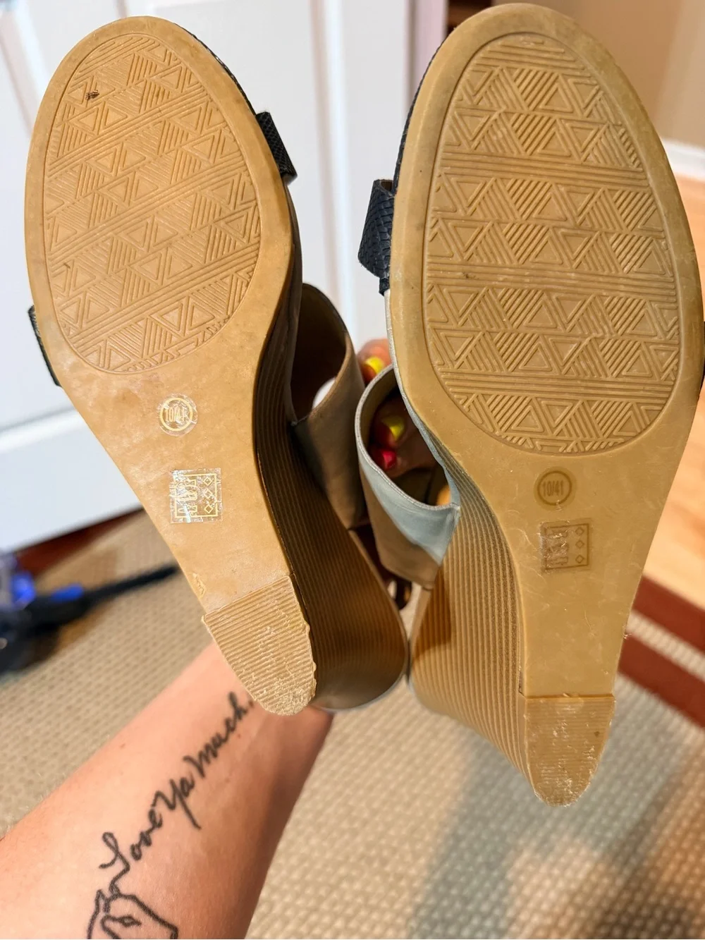 CL by Laundry chic wedge